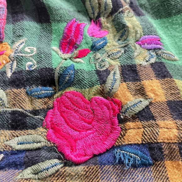 Styles To Go Floral Embroidered Patchwork Plaid Flannel Shirt Womens Medium - Picture 6 of 13